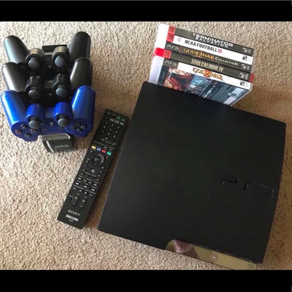 PS3 /5 GAMES/REMOTE/CHARGING DOCK/CONTROLLERS